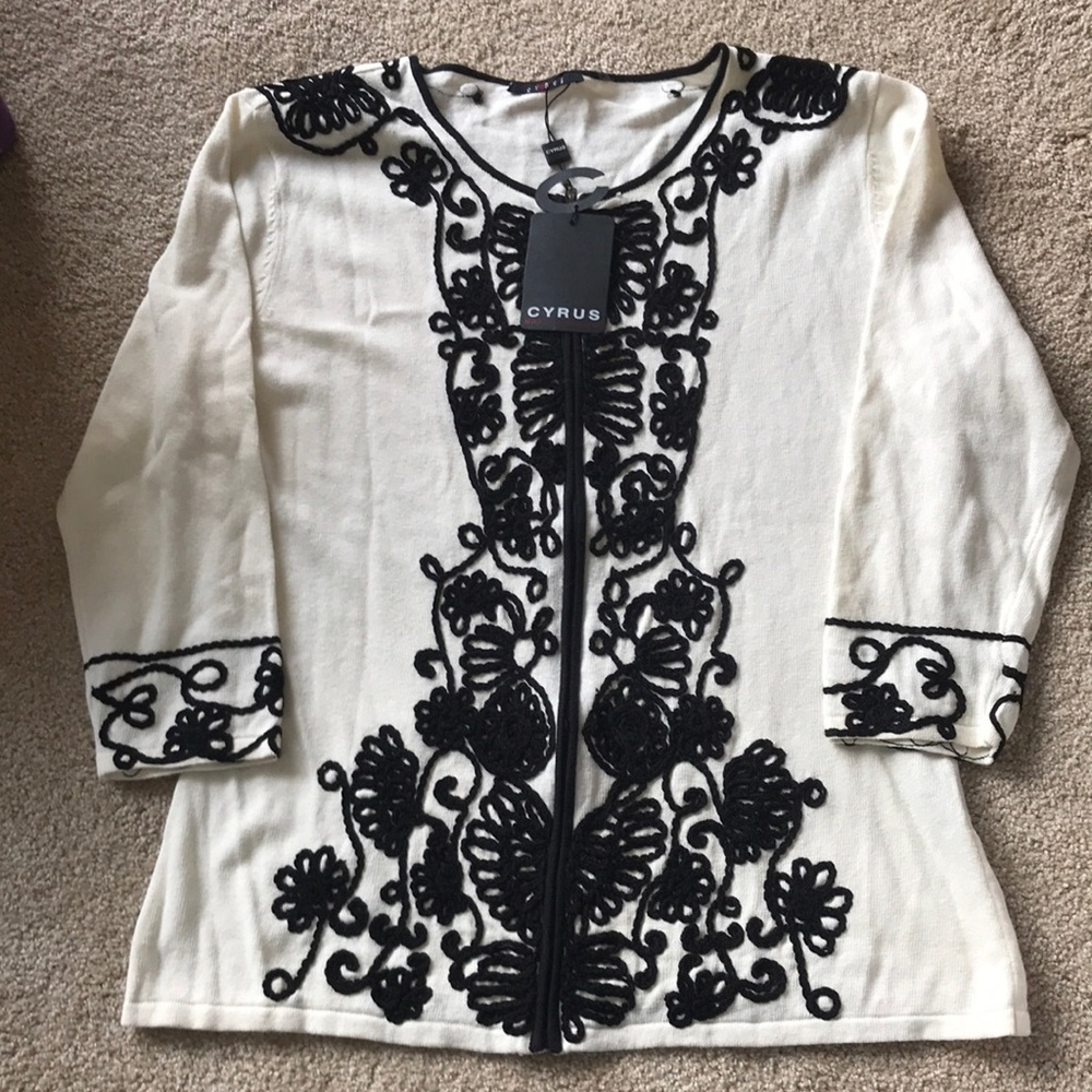 NWT Cyrus zippered Cardigan Sweater with beautiful black knitting.